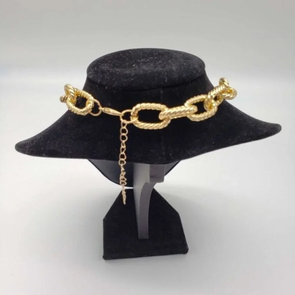 Authentic Louis Vuitton Lock and Key Gold Color with Gold Plated Chain Necklace - Picture 5 of 10